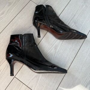 Almafi Rangoni 6B patent leather ankle booties pointed to kitten heels luxury